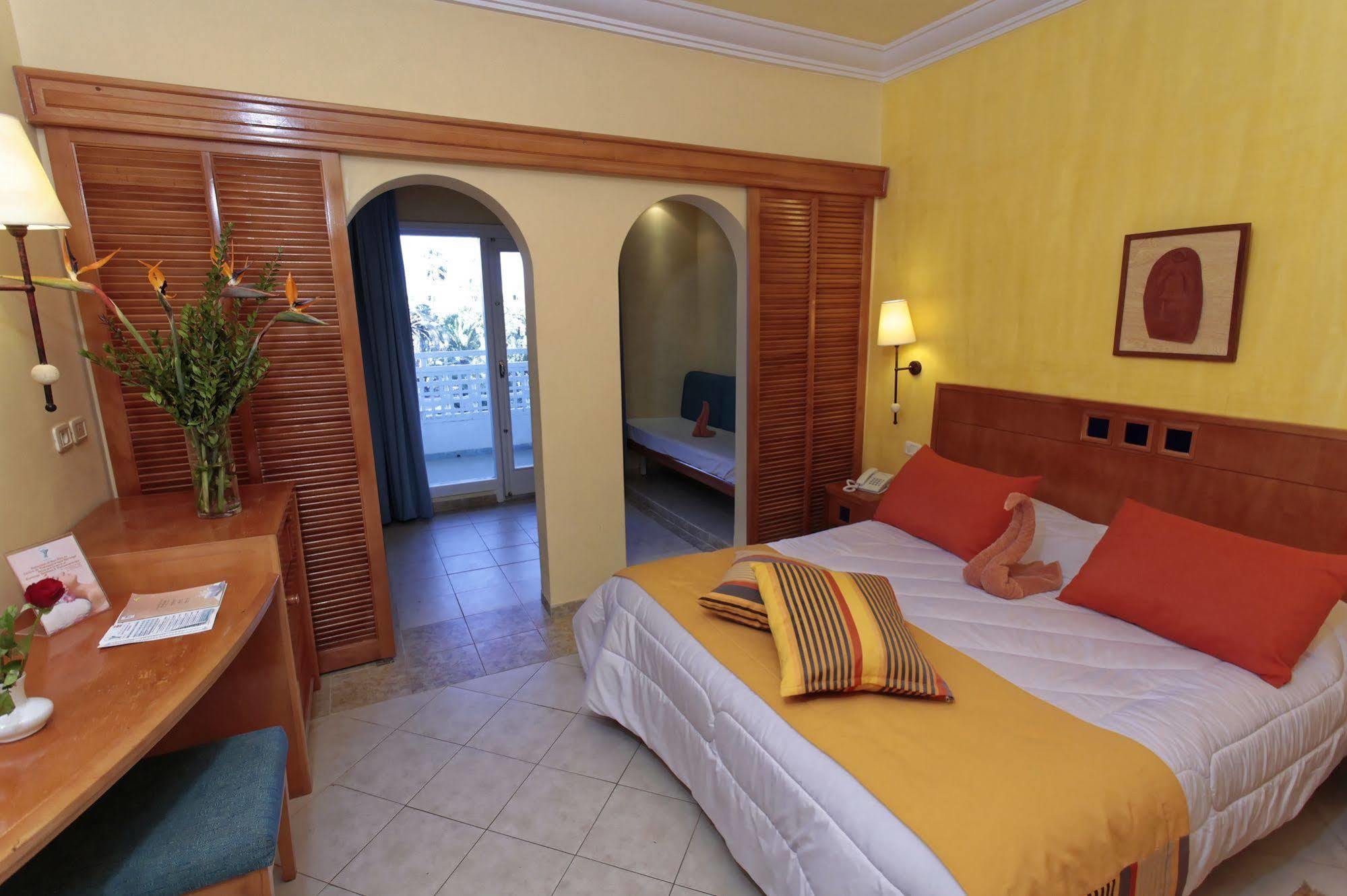 Standard Triple Room,684419565:JPEG